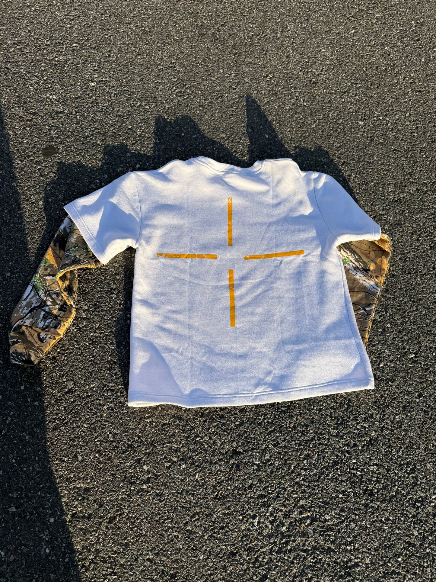 War CrewNeck (white)