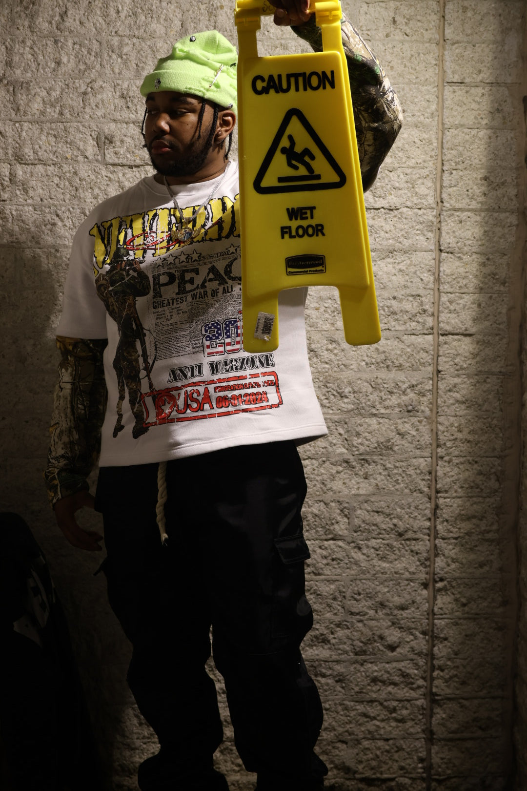 War CrewNeck (white)