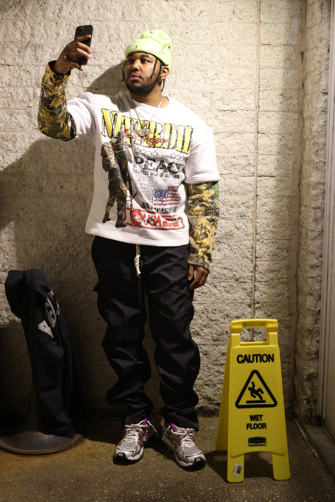 War CrewNeck (white)