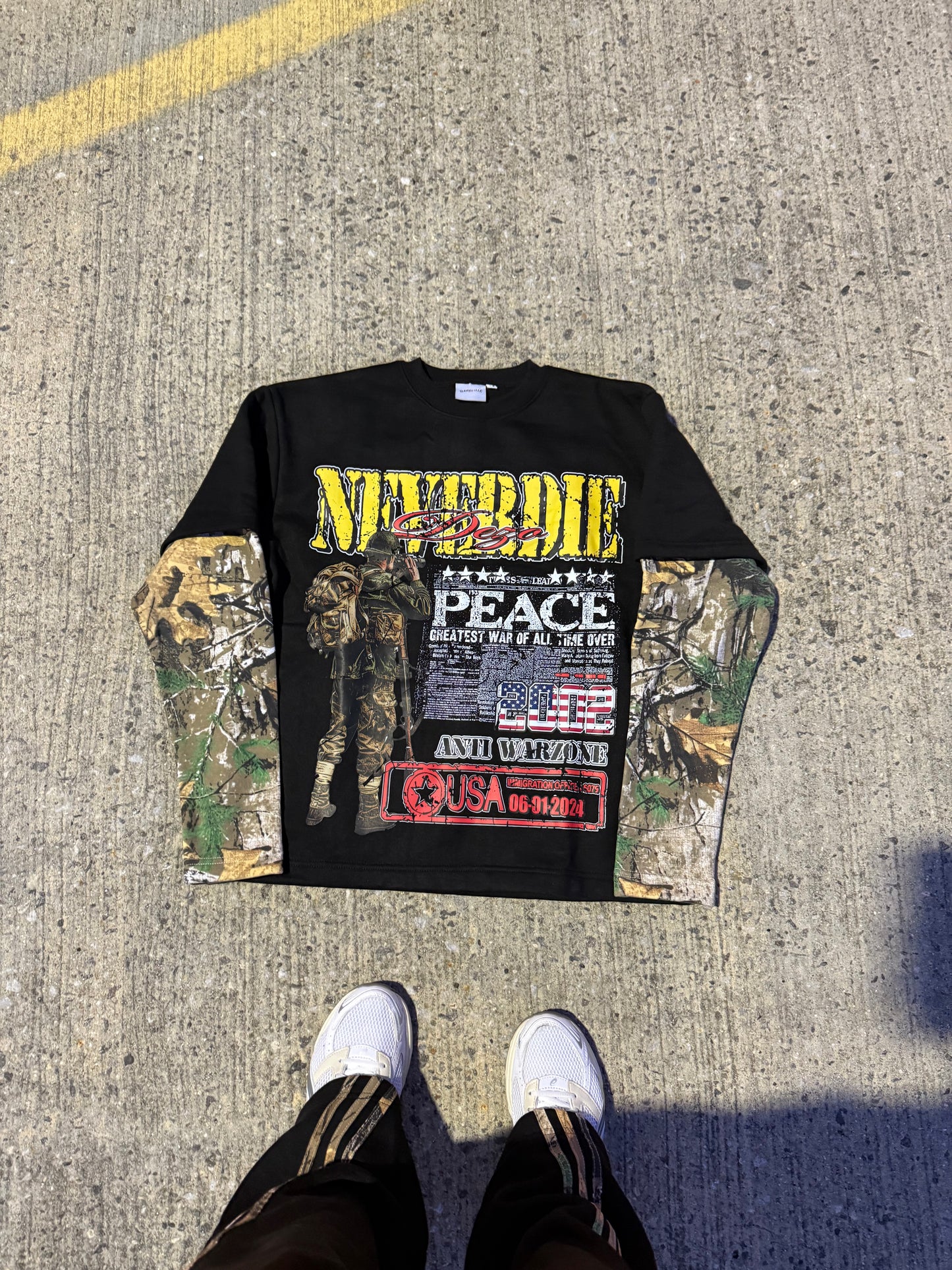 War CrewNeck (Black)